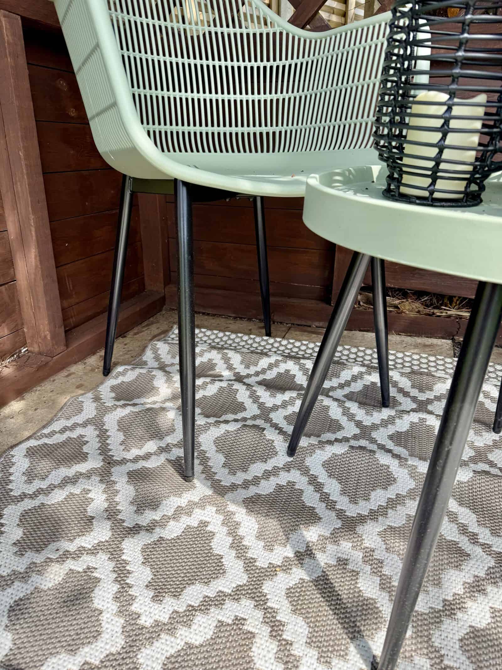 taupe-rug